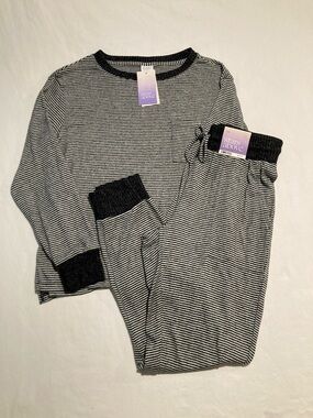 Stars Above Women’s Jogger and Top Set (Item No. C36)